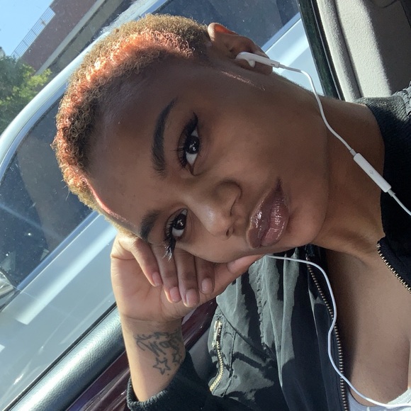 Meet your Posher, Zhan’e - Picture 1 of 1